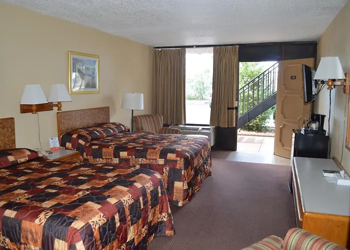 Tarpon Shores Inn